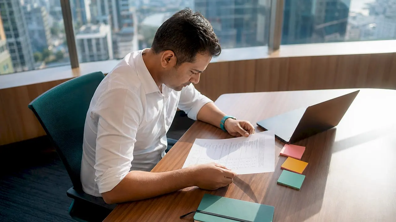 Man reviewing copyleft license compliance checklist